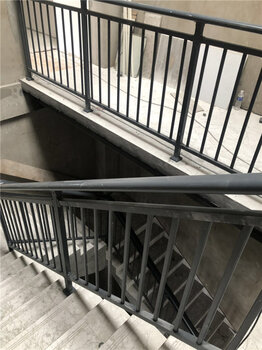 户外楼梯栏杆订做批发疏散楼梯走道扶手厂家